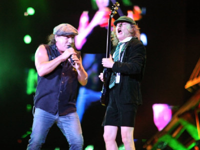 Περιμένοντας τους «νέους» AC/DC