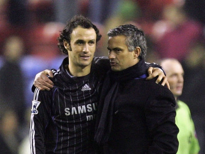 Στέλνουν Μουρίνιο