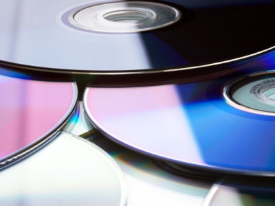 Όσα δεν φτάνει η αλεπού τα κάνει… CD ή DVD!