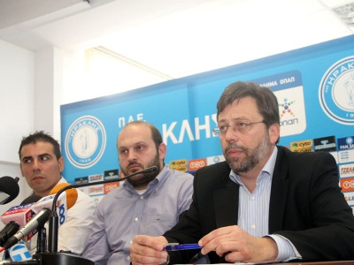 Εντείνονται οι επαφές