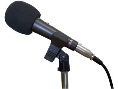 Μετακομίζει και απολύει...