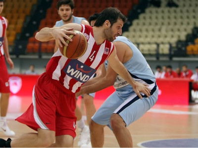 Συνεχίζει πρώτος