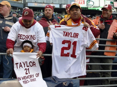 Τελικά απαγόρευσε τα media