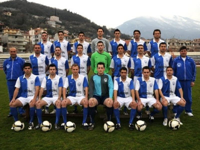 Περιμένει το στραβοπάτημα