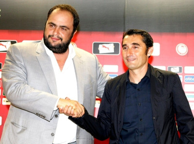 Δύο ανδρών αρχή!