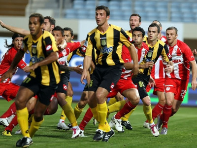 «Τσέκαρε» τους Νέους…