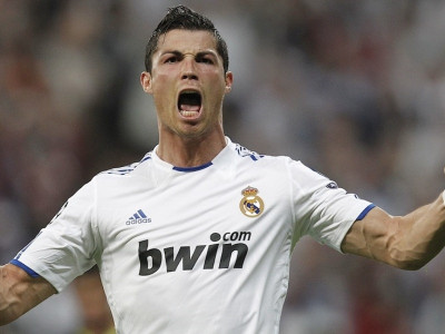 Η ζωή όταν οι άλλοι βλέπουν ποδόσφαιρό