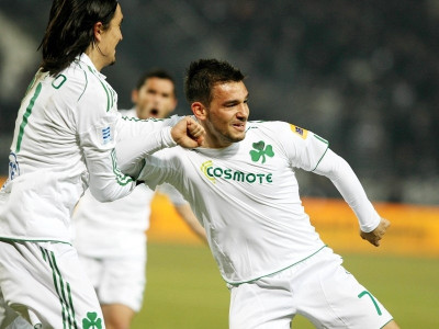 Όταν παίζει με ελλείψεις...  (vd)