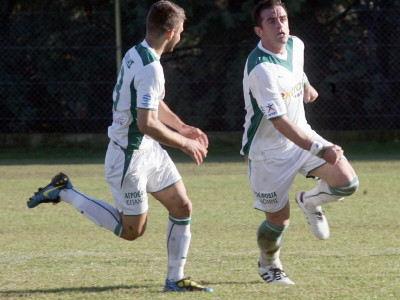 Δυο βήματα μακριά