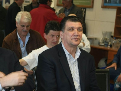 Ο Ορφανός δείχνει το δρόμο...