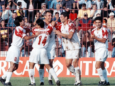 Λαμπρή  -«βυσσινί»-  ιστορία...