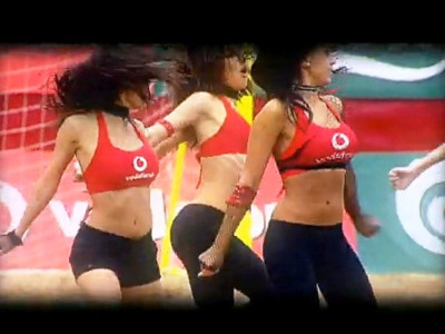 Κορίτσια στην άμμο… (video)