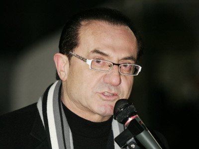 «Άι εμ χάντινγκ σάντοουζ ιν δε νταρκ»