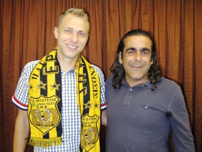 «Καρέ» ανανεώσεων…