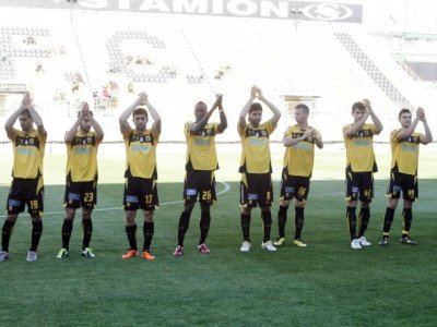 Πέφτει η αυλαία