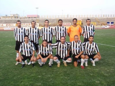 Νυστέρι για δύο…