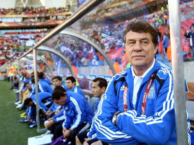 Στους πάγκους ο Ρεχάγκελ