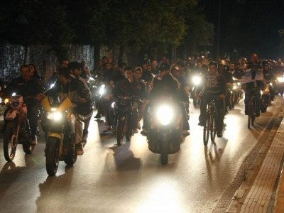 «Δεν παραδίδουμε τα όπλα»