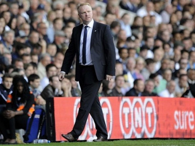 Συνεχίζει με ΜακΛις