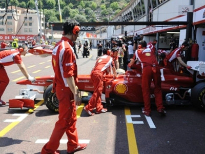 Ο Αλόνσο οδηγεί