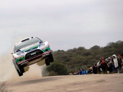 O Λάτβαλα μένει πρώτος