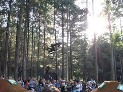 Το πρώτο τριπλό back flip (vd)