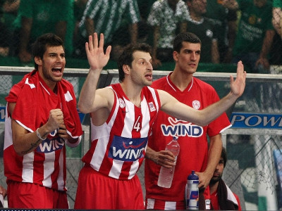 Δεν παραδίδουν τα... όπλα