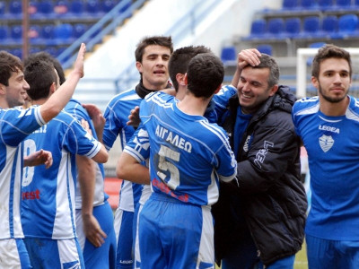 Συνεχίζει με Γράφα