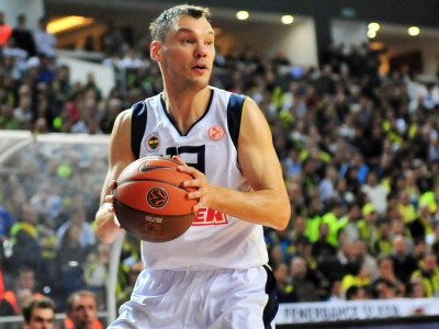 «Καθαρό» προβάδισμα για Φενέρ