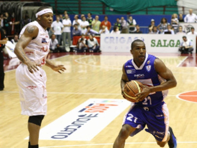 Στους τελικούς η Καντού