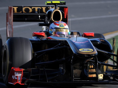 Μένει στα χρώματά της η Renault