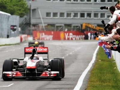 Μπάτον πάνω στο νήμα