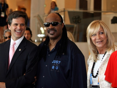 Μεγάλοι αστέρες στην έναρξη