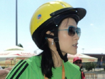 Κάνει ποδήλατο η Ζανγκ Ζιγί