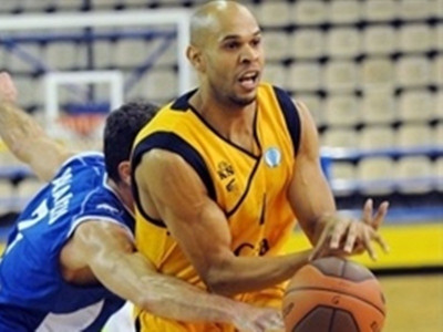 Παραμένει ο Φίσερ