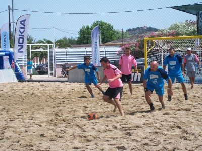 Δίδαξαν beach soccer!
