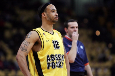 Εξακολουθεί να το προσπαθεί ο Λόγκαν