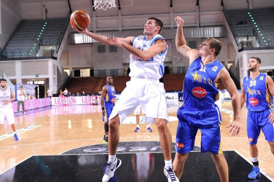 Της έδωσε μια πρώτη γεύση! (phs)