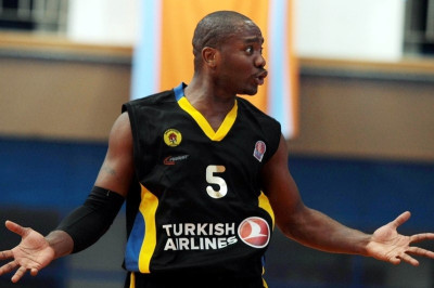 Στα κυανέρυθρα ο Κις