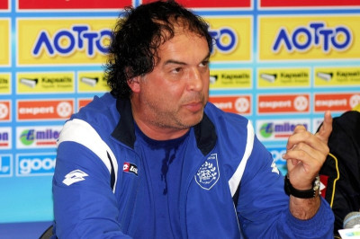 Ντεμόλ: «Θα πάρουμε επιθετικό»