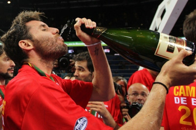 Όσα δεν φθάνει η αλεπού...