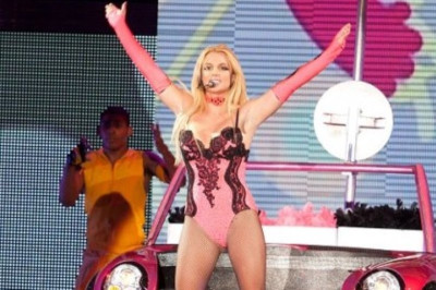 Η Britney Spears παραδίδει μαθήματα μητρότητας στη Beyonce