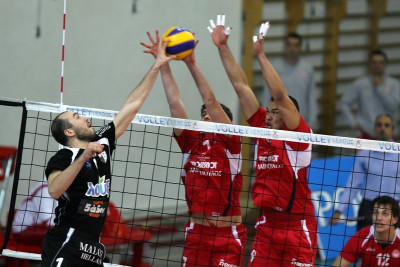 Ανανέωσε με Μαντέκα η ΕΑΠ