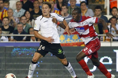 Εκπληκτικό τάκλιν από… διαιτητή! (video)