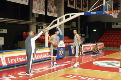 Εκτός Καλαμπόκης, Ντικούδης