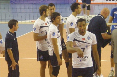 Με το δεξί η Αρκάς του Αγκάμεζ