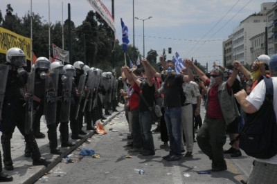 Τι γήπεδο, τι… Σύνταγμα! Η χαρά του μπάχαλου…