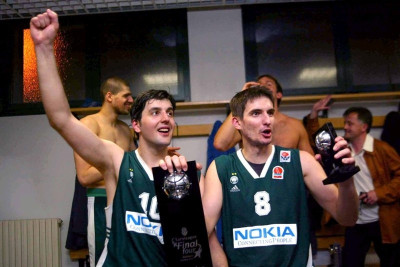 Νικά τους πρωταθλητές (του)!