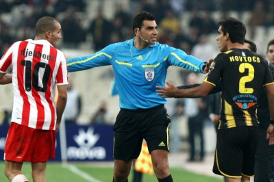 Να σταματήσουν τις κλωτσιές για να δούμε μπάλα