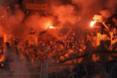 Σοβαρά επεισόδια στην αναμέτρηση της Ντόρτμουντ (video)